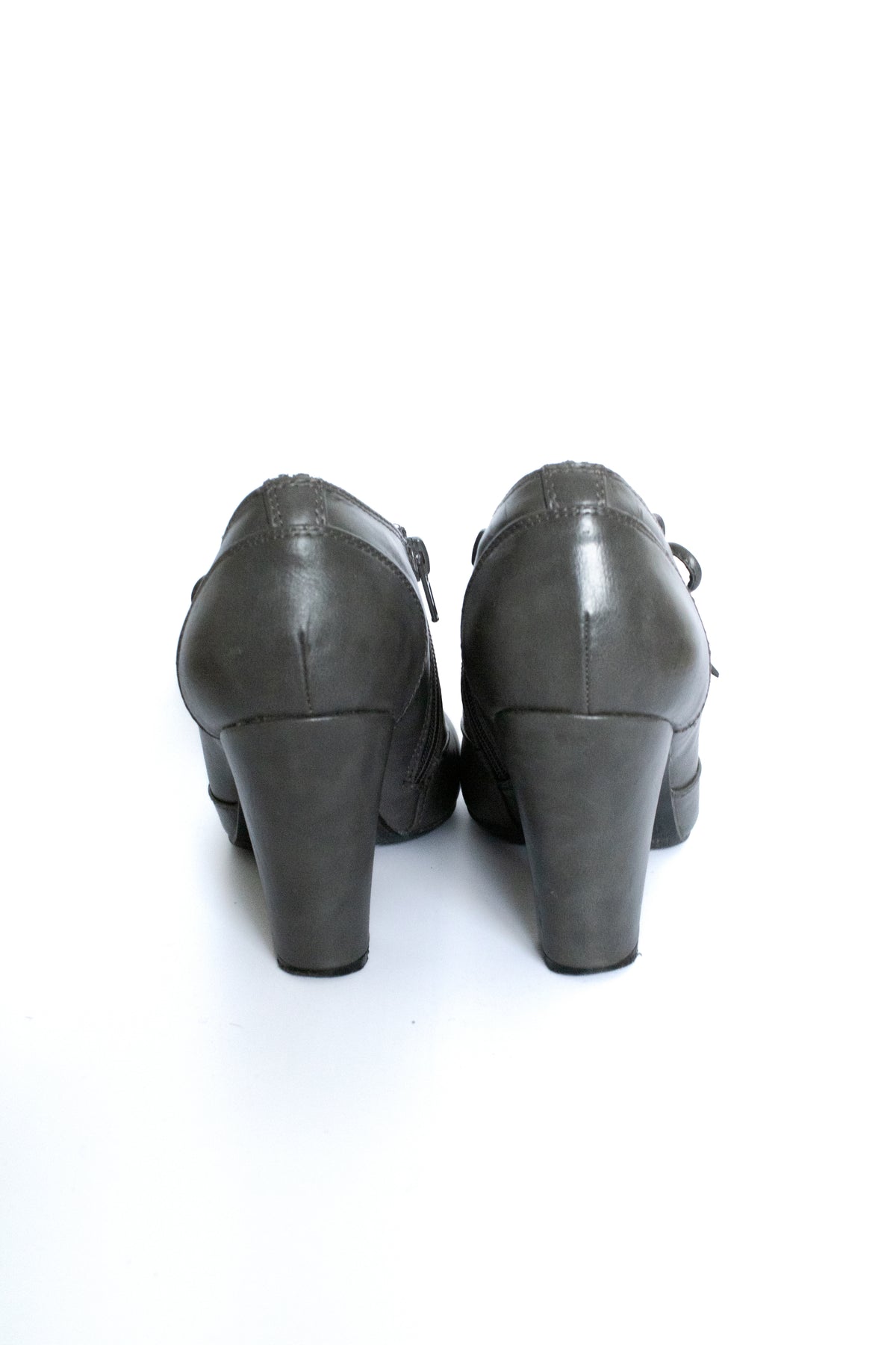 grey leather closed heels