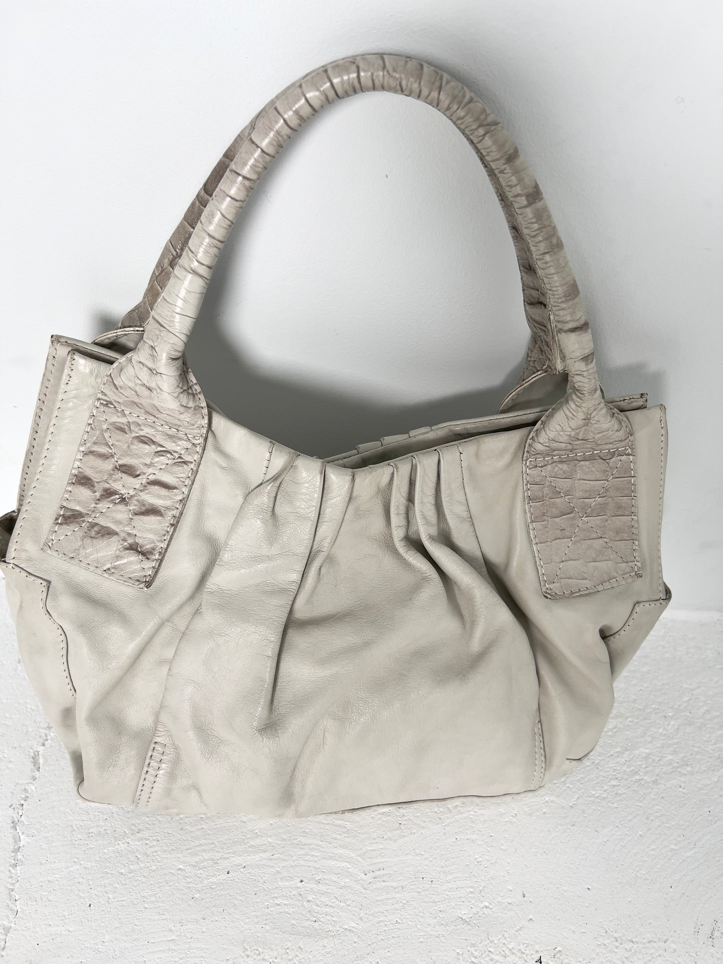 SOFT BEIGE LEATHER BAG