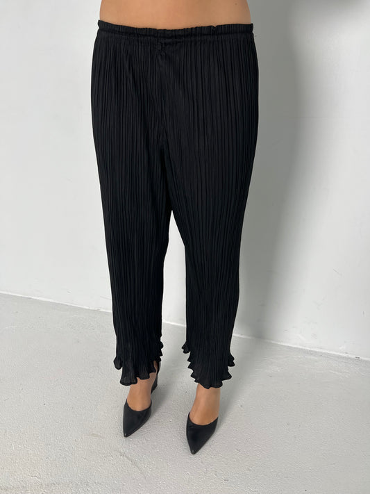 PLEATS PLEASE ISSEY MIYAKE BLACK PANTS