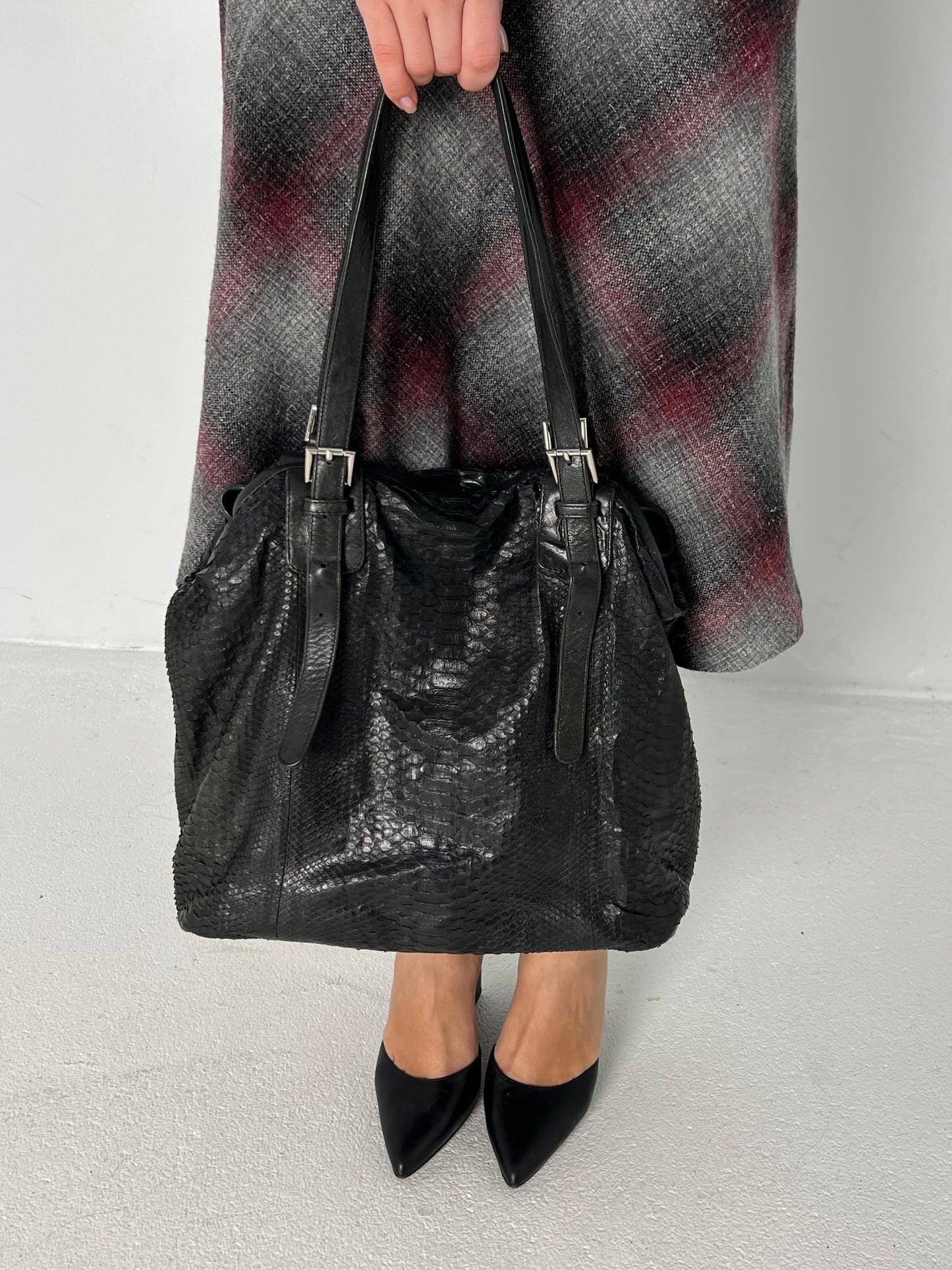 BLACK TEXTURED LEATHER BAG