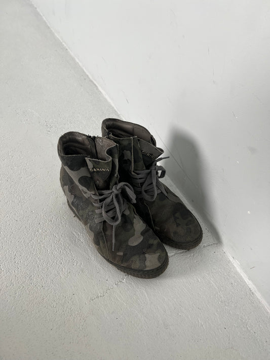 CAMO WEDGE SNEAKERS