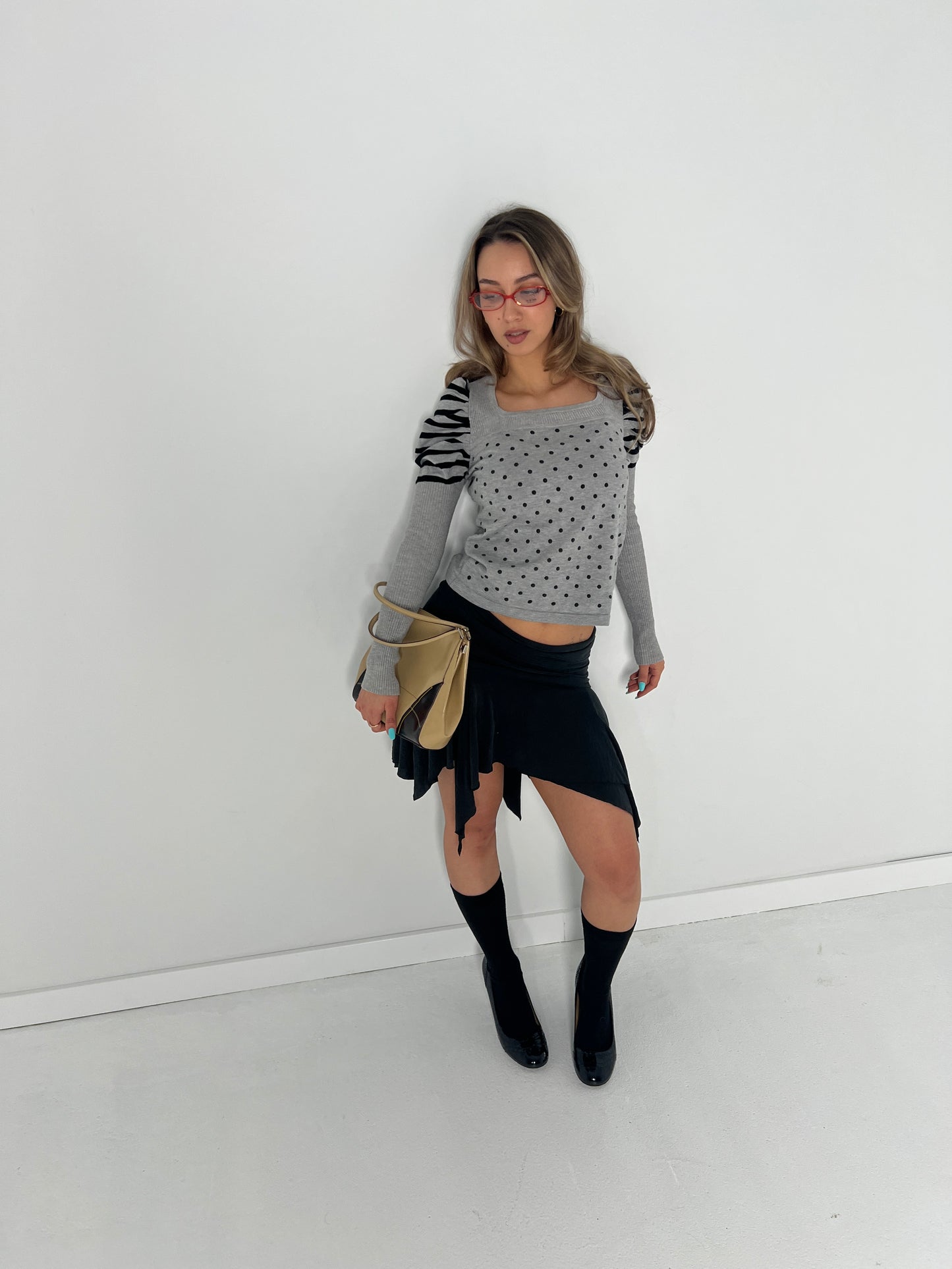 GREY POLKA DOT KNIT TOP