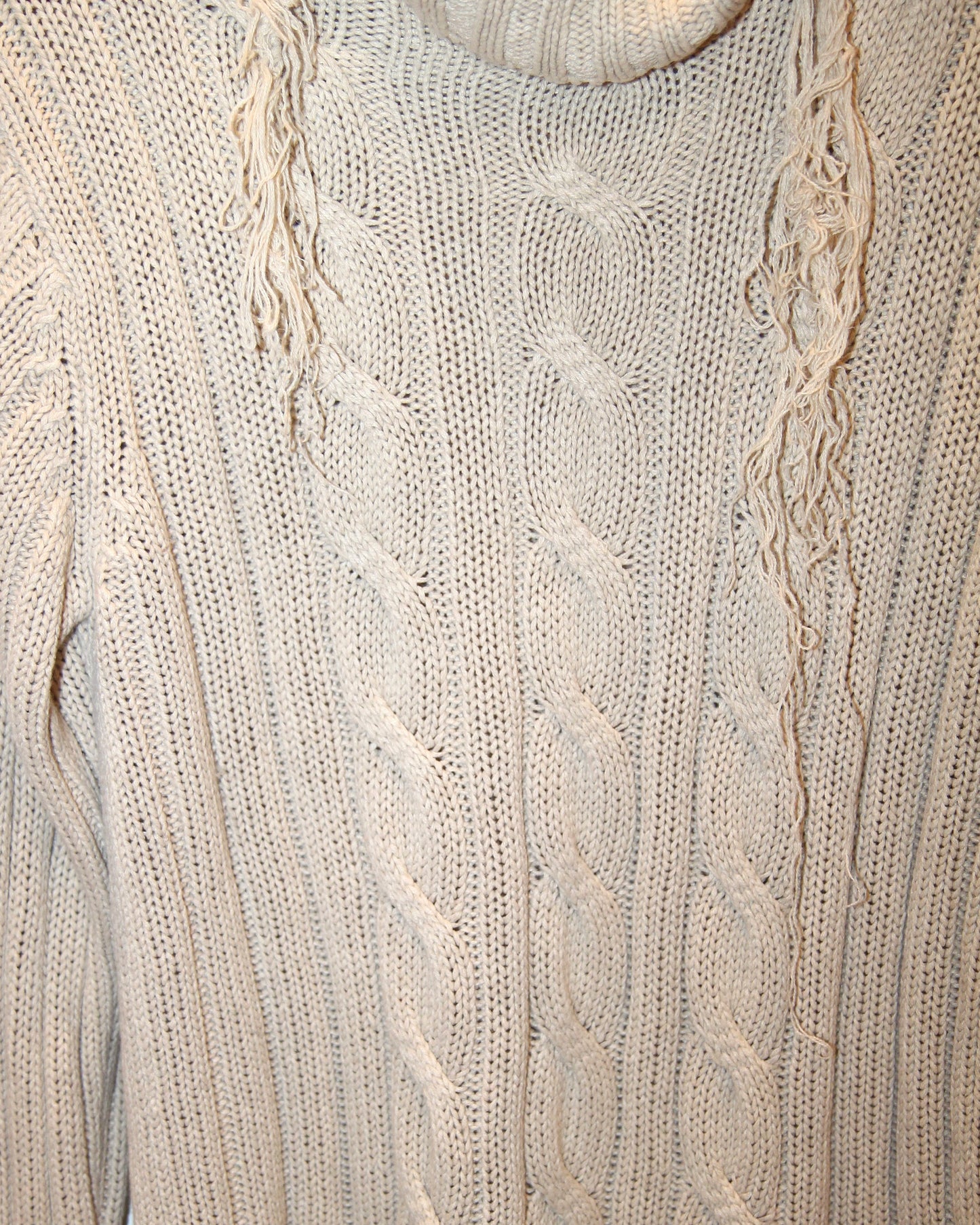 DISTRESSED BAIGE KNITTED SWEATER