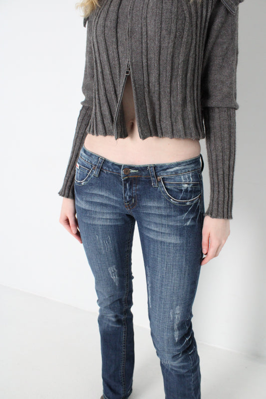 DISTRESSED LOW RISE BOOTCUT JEANS