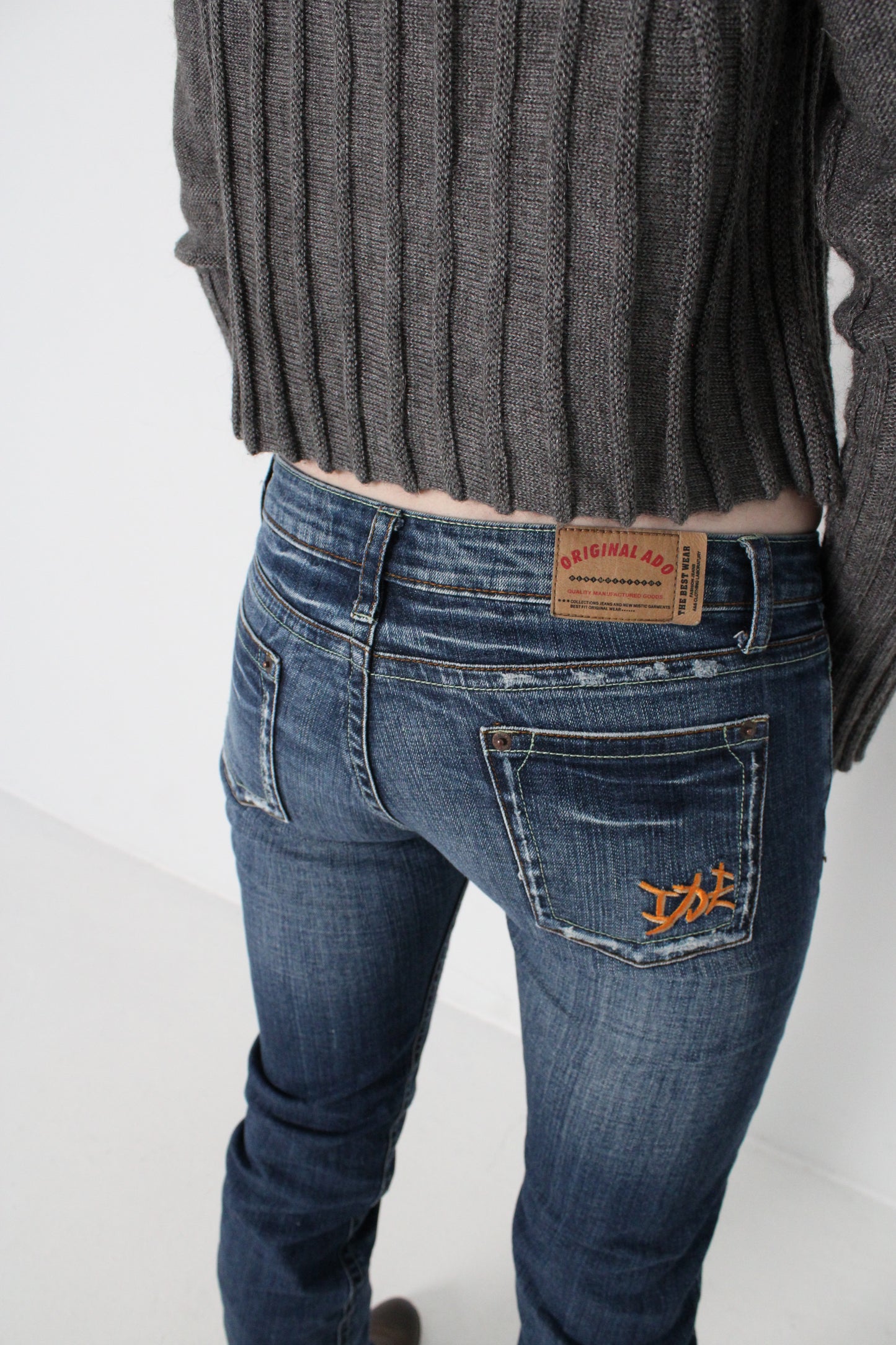 DISTRESSED LOW RISE BOOTCUT JEANS