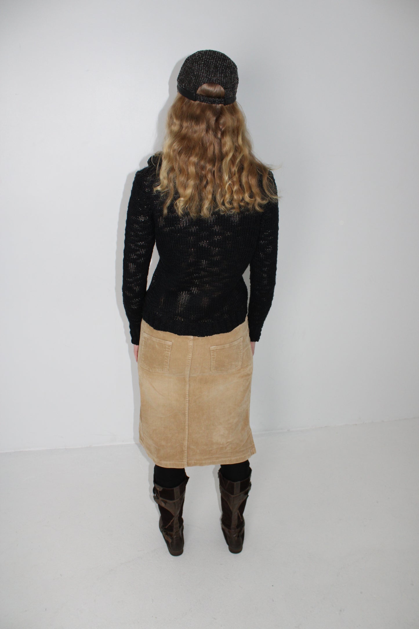 BLACK KNIT SWEATER