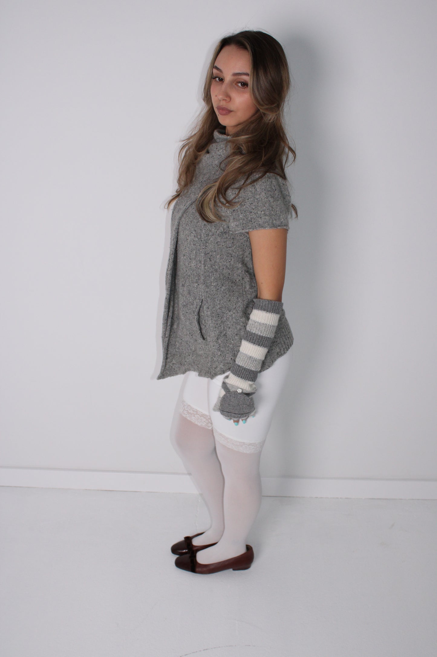 GREY ASYMMETRIC HIGH-COLLAR KNIT VEST