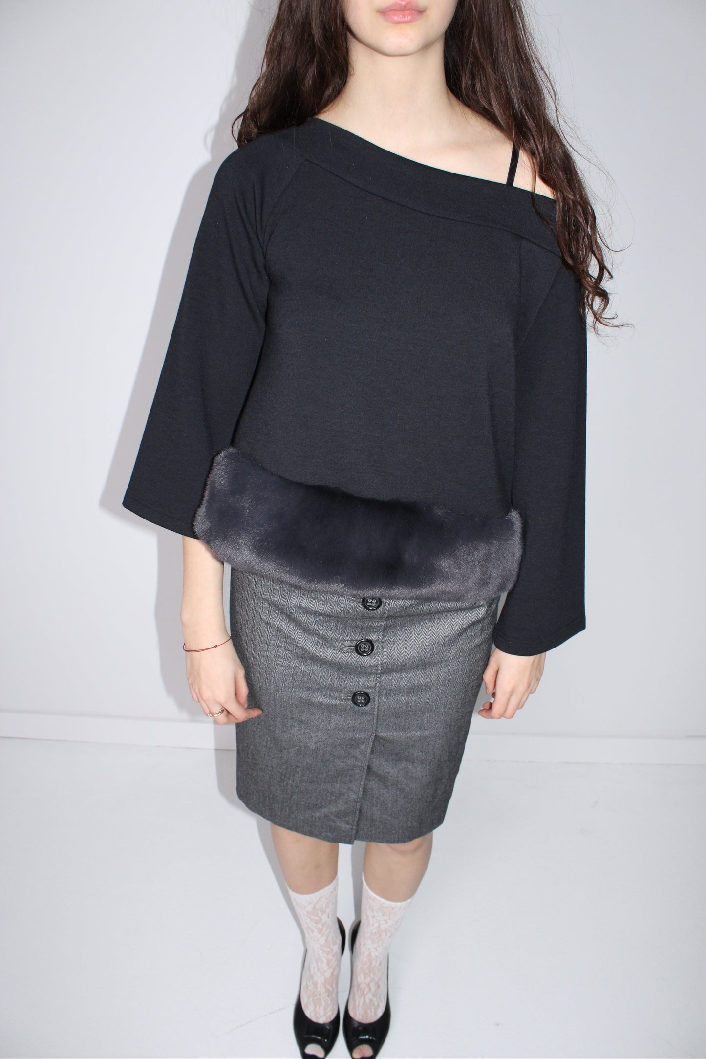 BLACK TOP WITH FAUX FUR HEM
