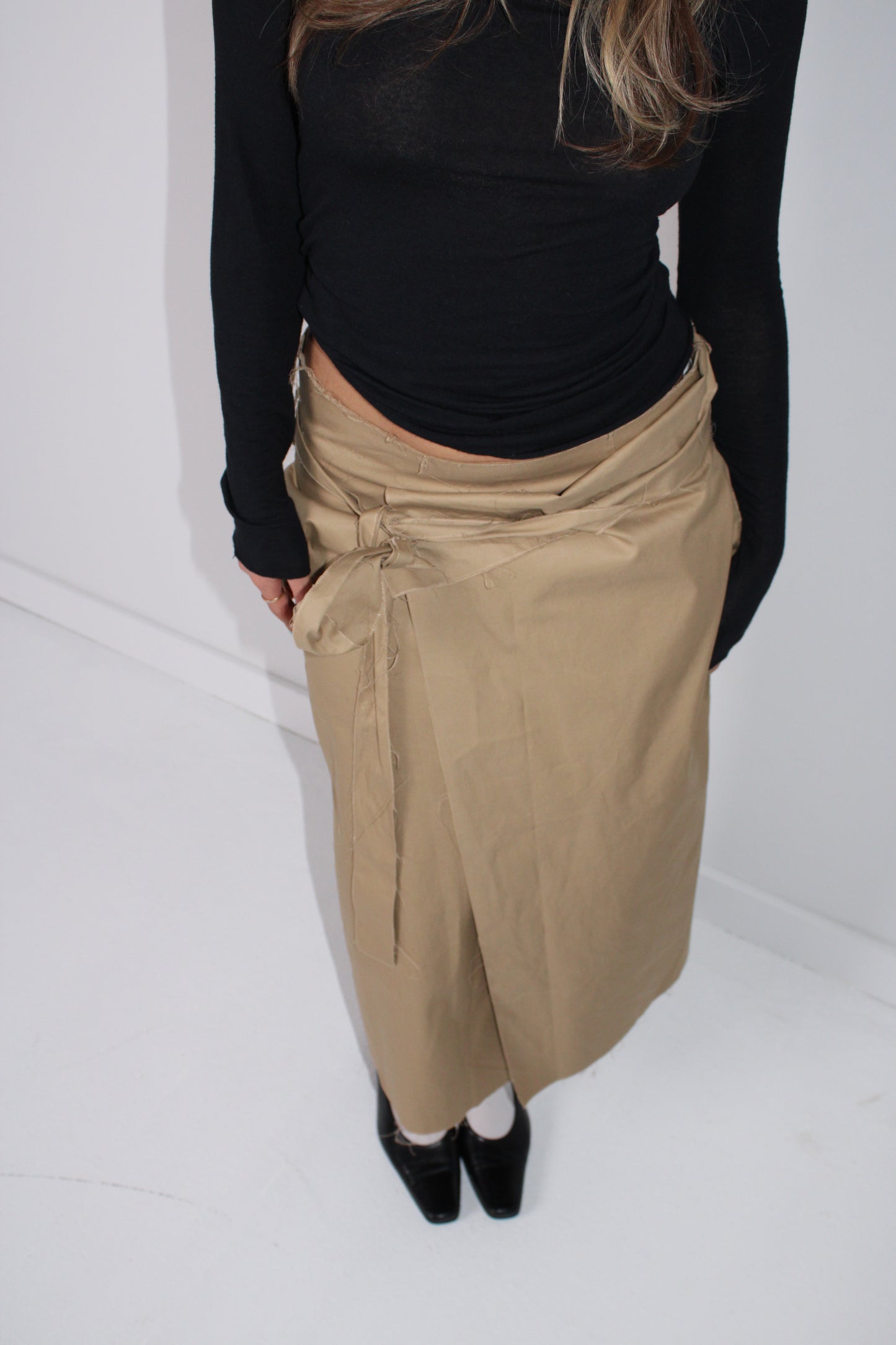 ASTRÆT BEIGE MAXI SKIRT