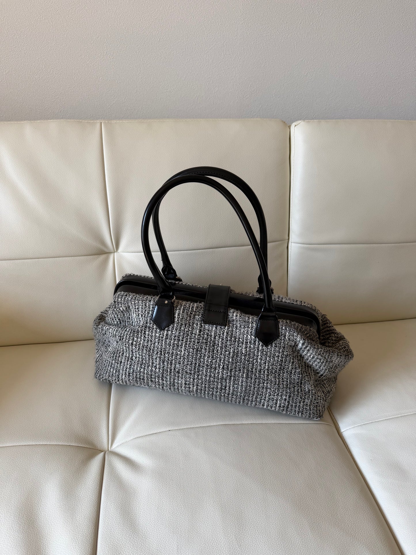 GREY TWEED SHOULDER BAG WITH BELT BUCKLE DETAIL