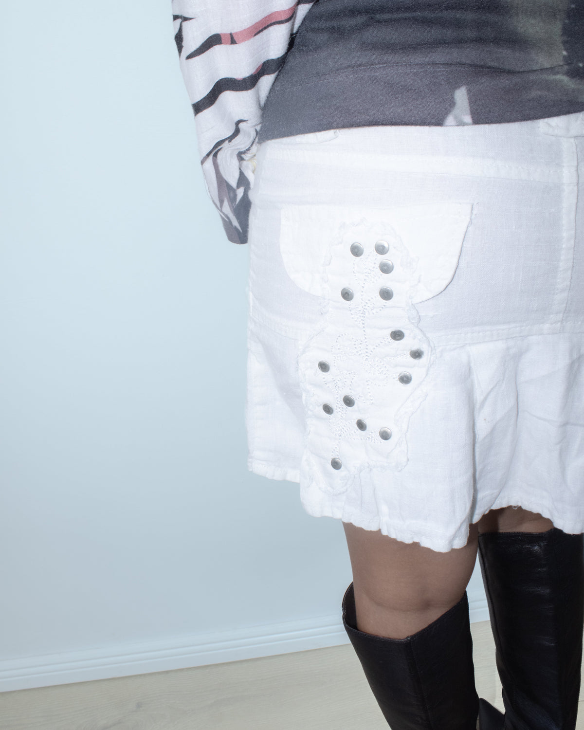 white low-rise studded mini skirt