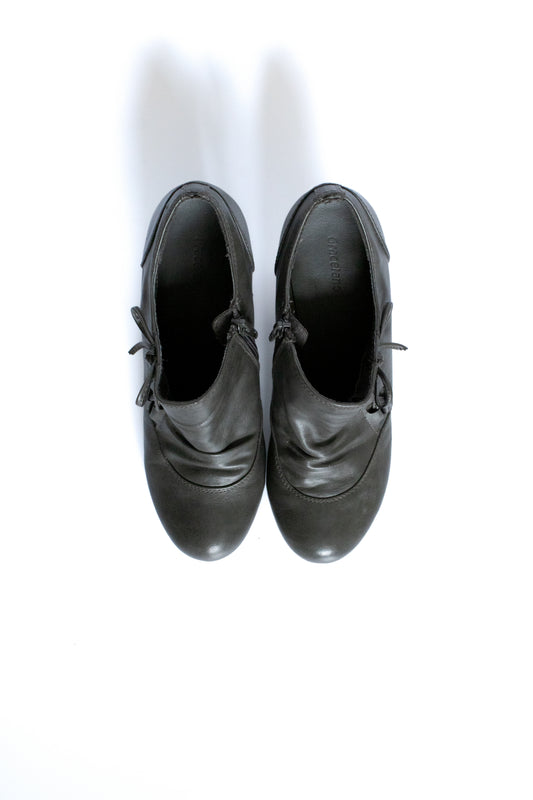 grey leather closed heels
