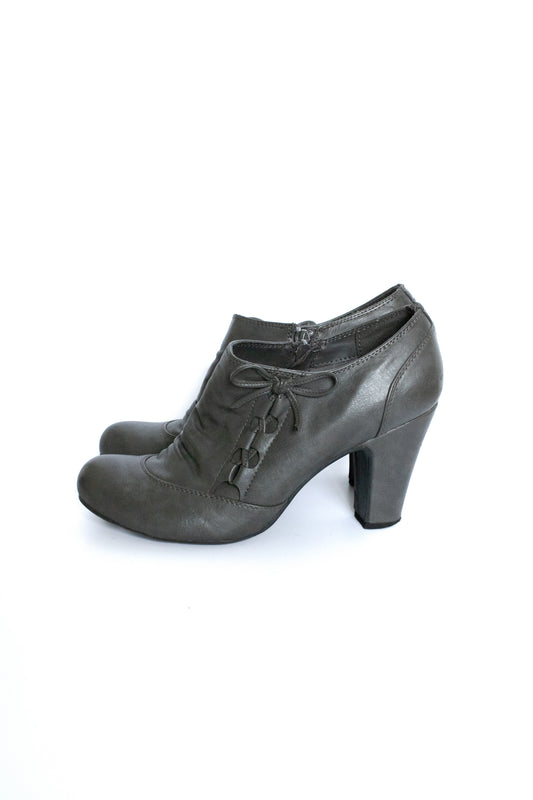grey leather closed heels