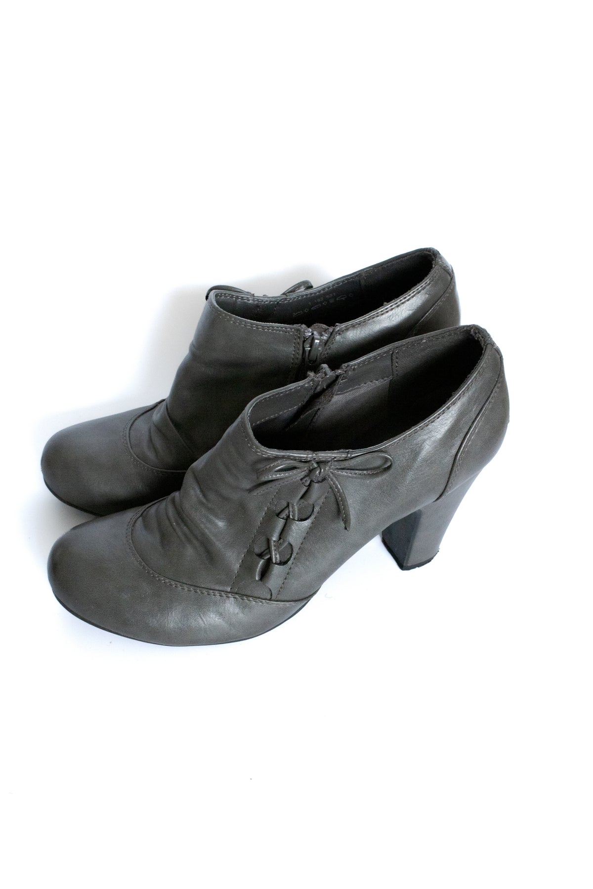 grey leather closed heels
