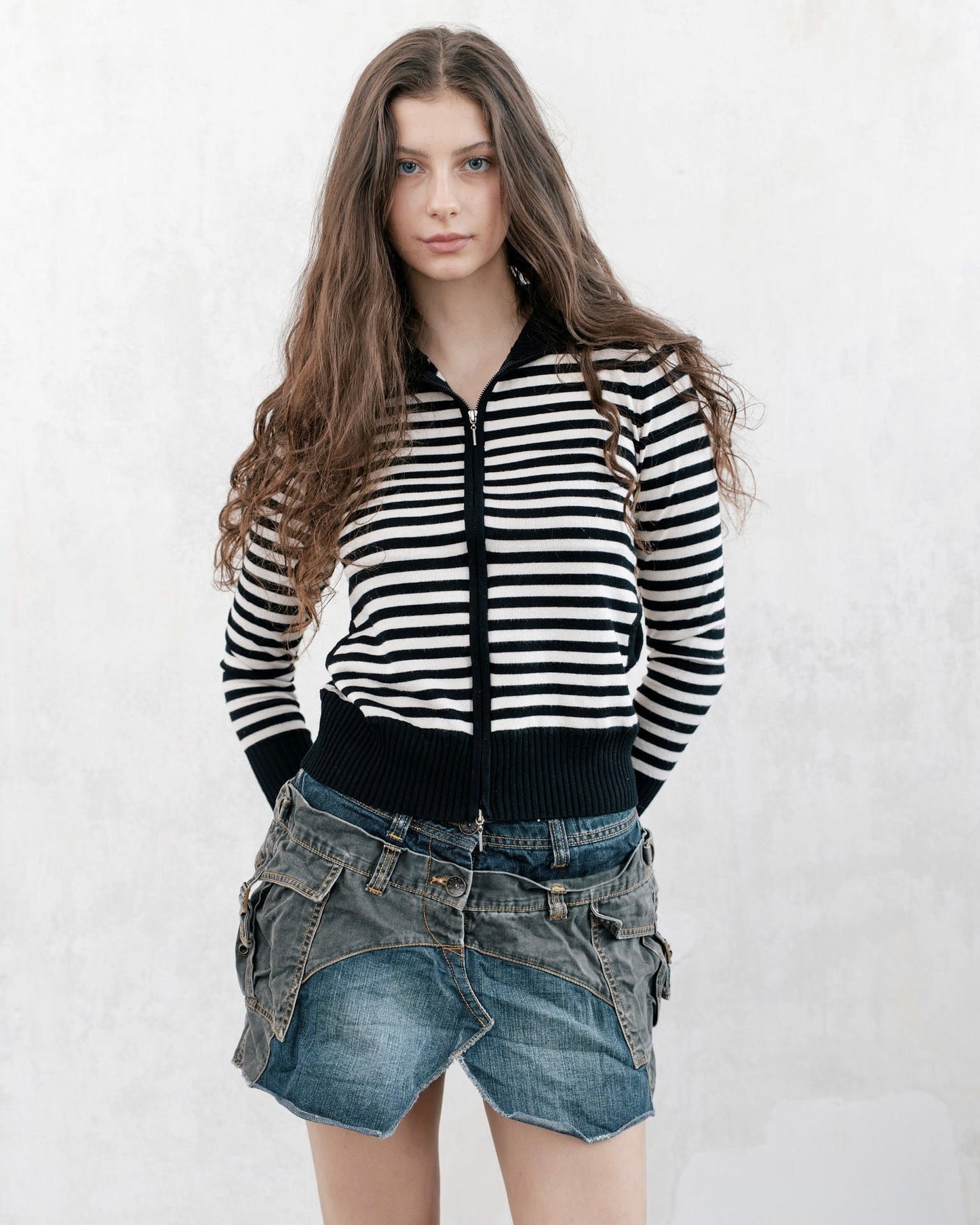 BLACK & WHITE STRIPED ZIP-UP