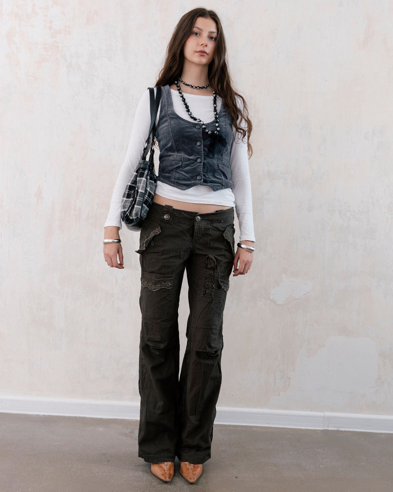 BROWN LOW RISE CARGO PANTS
