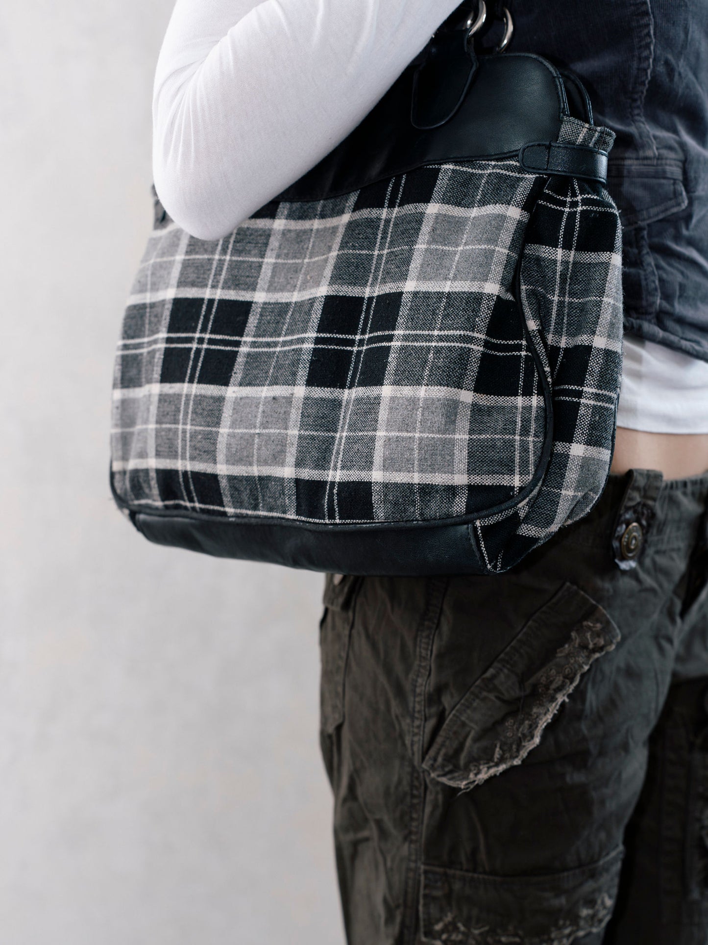 BLACK & WHITE CHECK PRINT BAG
